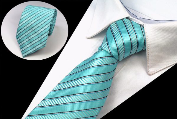 Spoločenská pánska kravata s pásikmi v tyrkysovej farbe