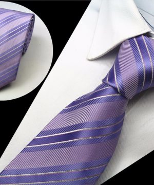 Kvalitná pánska kravata s pásikmi v ružovo - fialovej farbe