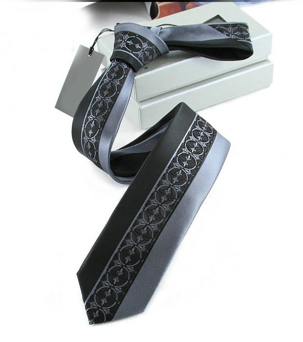 Kvalitná pánska kravata s luxusným vzorom v čierno-sivej farbe