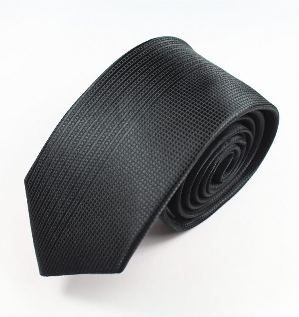 Luxusná pánska kravata v čiernej farbe s jemným vzorom