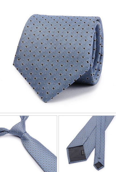 Kvalitná pánska kravata v svetlo modrej farbe s bodkami