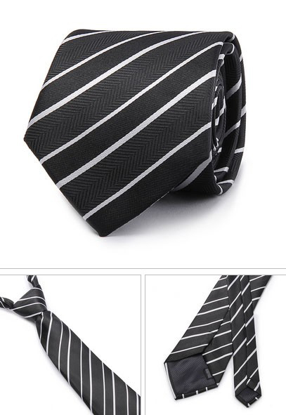 Kvalitná pánska kravata v čiernej farbe s pásikavým vzorom