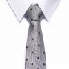 Kvalitná pánska kravata so vzorom v sivej farbe