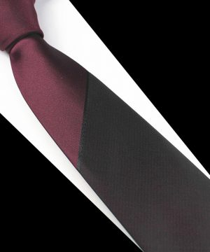 Pánska spoločenská kravata v bordovom prevedení