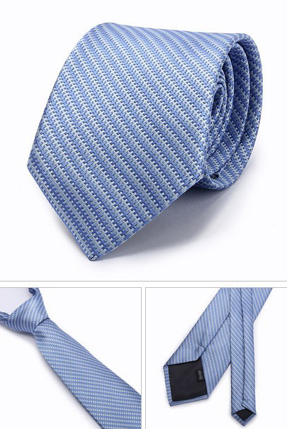Kvalitná pánska kravata v svetlo modrej farbe so vzorom
