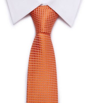 Kvalitná pánska kravata so vzorom v pomarančovej farbe