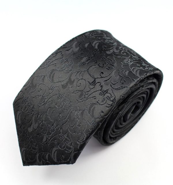 Luxusná pánska kravata v čiernej farbe s ornamentami