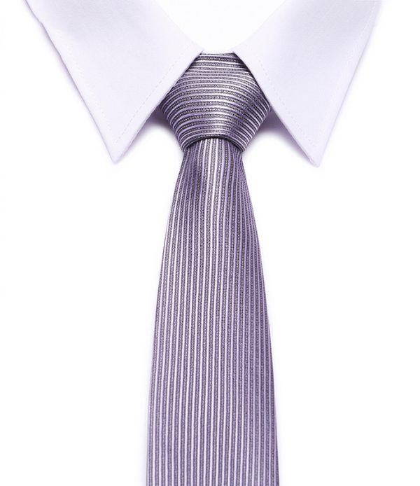 Kvalitná pánska kravata v ružovo-fialovej farbe so vzorom