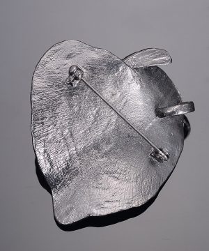 Luxusná ručne leptaná pánska brošňa na šaty v listu s perlou