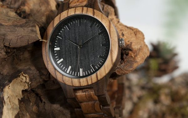 Prepracované drevené pánske hodinky s viac-farebným drevom