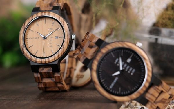 Prepracované drevené pánske hodinky v prevedení s tmavým drevom