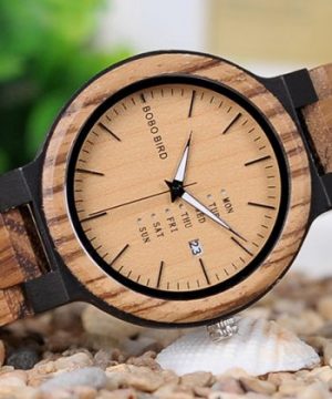 Prepracované drevené pánske hodinky v prevedení so svetlým drevom