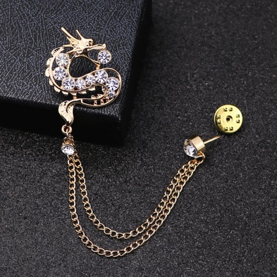 Prepracovaná pánska brošňa na šaty - zlatý drak s kryštálmi