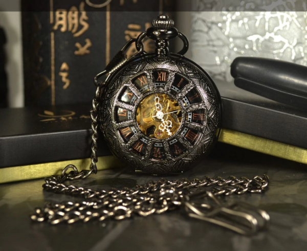 Prepracované pánske vreckové hodinky v luxusnom čiernom prevedení