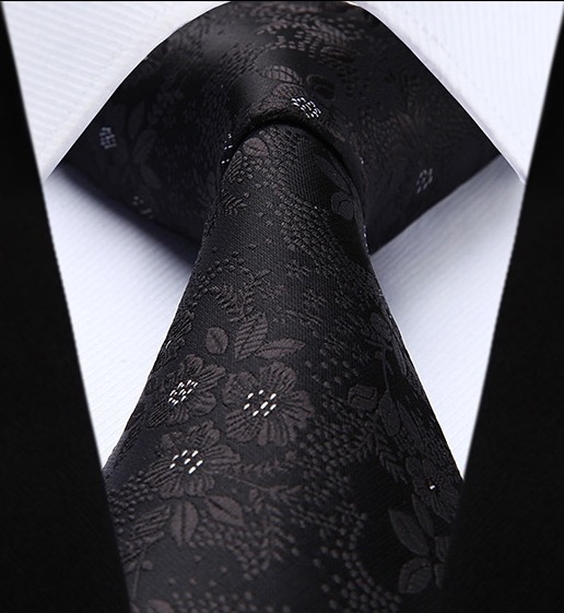 Kvalitný kravatový set - kravata + vreckovka so vzorom v čiernej farbe