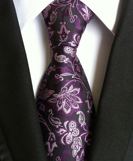 Pánska kravata s luxusným čierno-fialovým kvetinovým vzorom