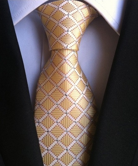 Pánska kravata v krémovo-zlatej farbe so štvorčekovým vzorom