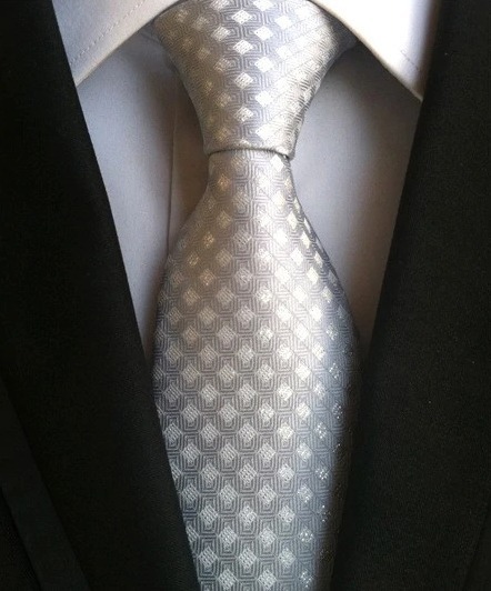 Pánska kravata v strieborno-sivej farbe s károvaným vzorom