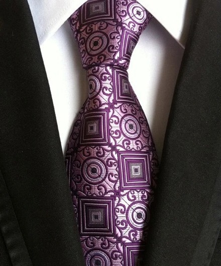 Pánska kravata v svetlo-ružovej farbe s prepracovaným fialovým vzorom