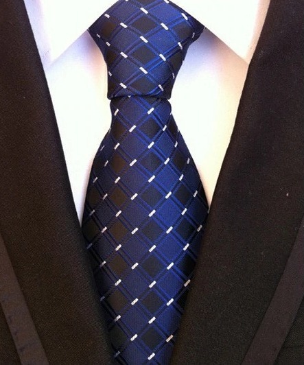 Pánska kravata v tmavo-modrej farbe so štvorčekovým vzorom