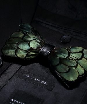 Luxusný pánsky motýlik z vtáčích pierok, čierno-zelený