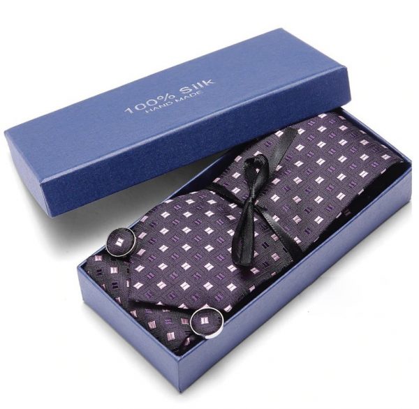 Pánsky darčekový set - kravata + manžety + vreckovka s fialovým vzorom