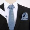 Pánsky darčekový set - kravata + manžety + vreckovka so svetlo modrým vzorom