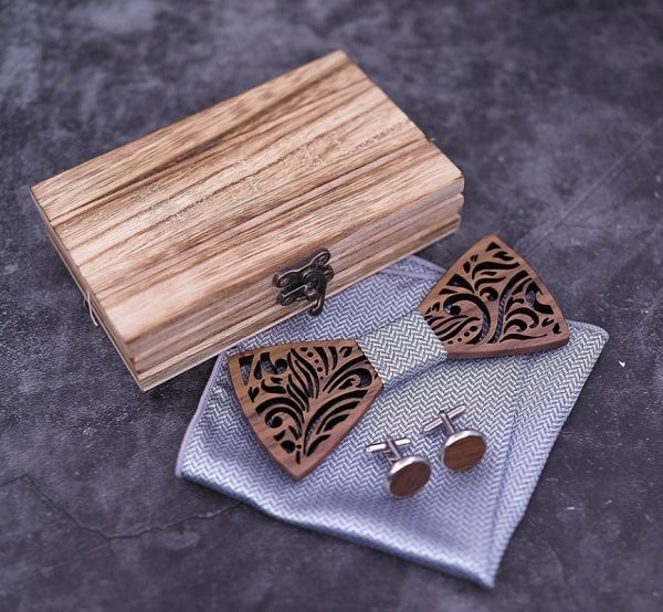 Reliéfny set - drevený motýlik + manžety + vreckovka s drevenou krabičkou