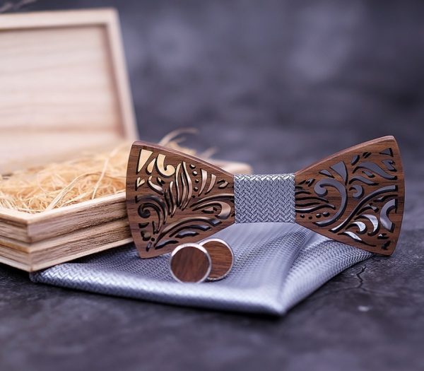 Reliéfny set - drevený motýlik + manžety + vreckovka s drevenou krabičkou