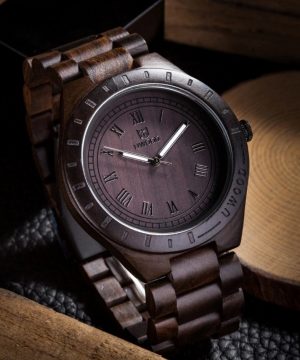 Prepracované drevené pánske hodinky z tmavého dreva