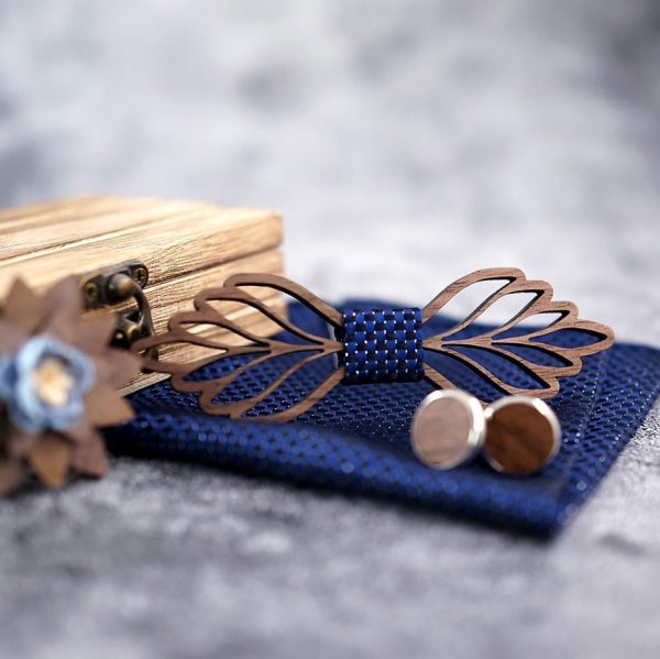 Vyrezávaný set - drevený motýlik+brošňa+manžety+vreckovka