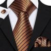 Kravatový set - kravata + manžety + vreckovka v medenej farbe s pásikmi