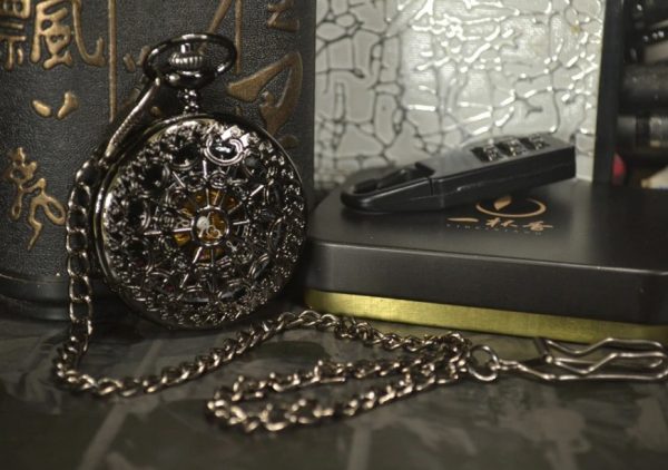 Samo-naťahovacie pánske vreckové hodinky v luxusnom prevedení