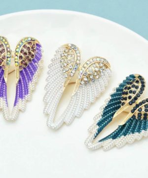 Luxusná brošňa na oblečenie v podobe bielych anjelských krídel