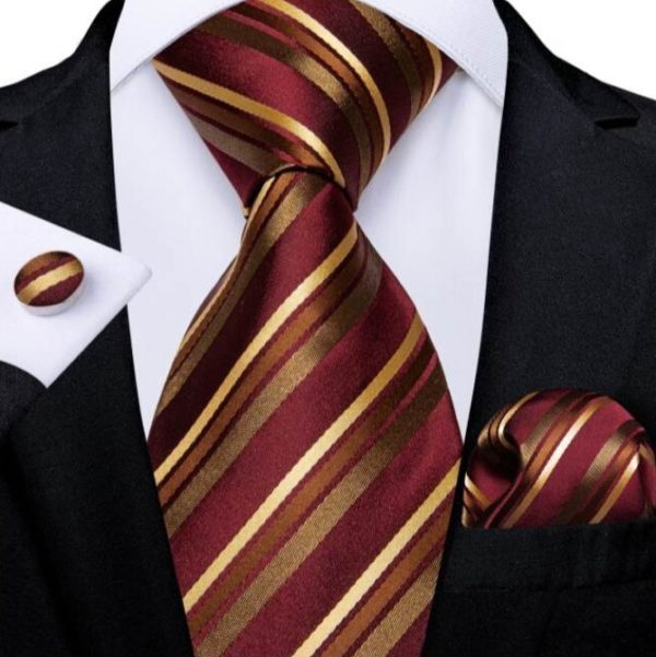 Pánsky kravatový set - kravata, manžetové gombíky a vreckovka so zlato-bordovými pásikmi