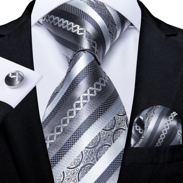 Prepracovaný set - kravata, manžety a vreckovka v strieborno-sivom spracovaní
