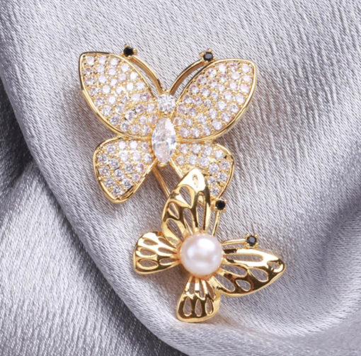 Luxusná brošňa - motýliky s perlou a kryštálikmi