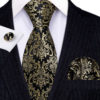 Moderná čierna kravatová sada so zlatými ornamentami