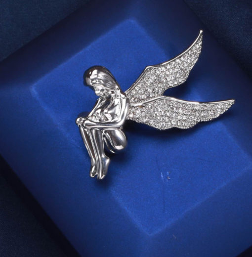 Prepracovaná brošňa v podobe strieborného anjela