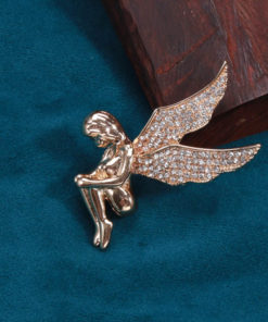 Prepracovaná brošňa v podobe zlatého anjela