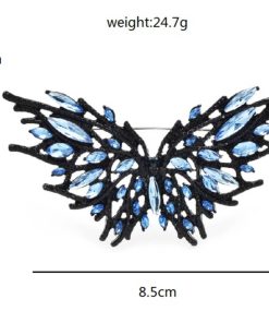 Štýlová brošňa v podobe čierneho motýľa s kryštálmi