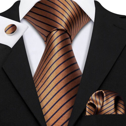 Pánsky kravatový set s hnedými pásikmi s gombíkmi a vreckovkou