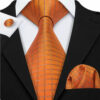 Pánsky kravatový set s pomarančovými štvorčekmi s gombíkmi a vreckovkou
